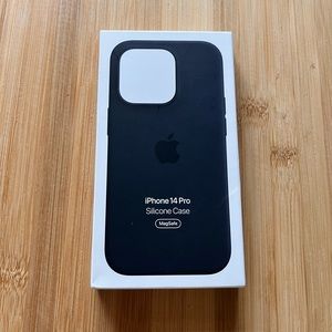 NEW Apple iPhone 14 Pro 6.1 MagSafe Case